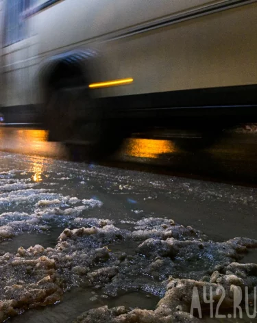 «Безопасности ноль»: кемеровчане пожаловались на противогололедные смеси