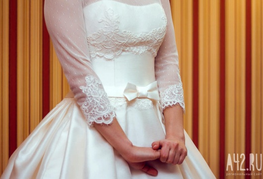 В Канаде гость на свадьбе ударил невесту ножом в спину