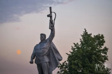 Фото: В Кемерове отремонтируют памятник Воину-освободителю на набережной Томи 1