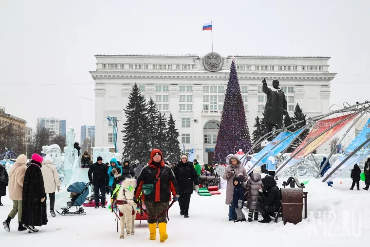Фото: Хороводы, песни и зажигательные танцы: как прошли рождественские гуляния в Кемерове 48