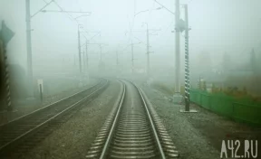 Соцсети: в Кемерове мужчина с велосипедом попал под поезд 