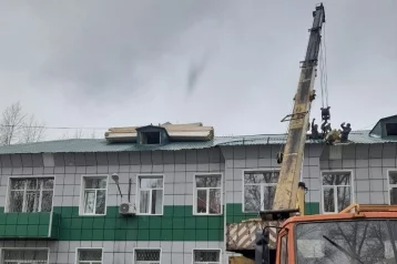 Фото: В Новокузнецке начался капремонт кровли поликлиники за 3 млн рублей 1