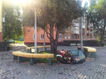 Фото: В Кемерове установили стенд с макетом сквера на месте «Зимней вишни» 2