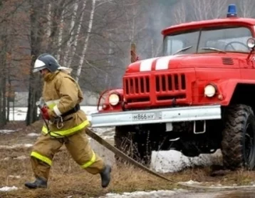 Фото: В Кузбассе добровольцы спасли жилой дом от пожара 1
