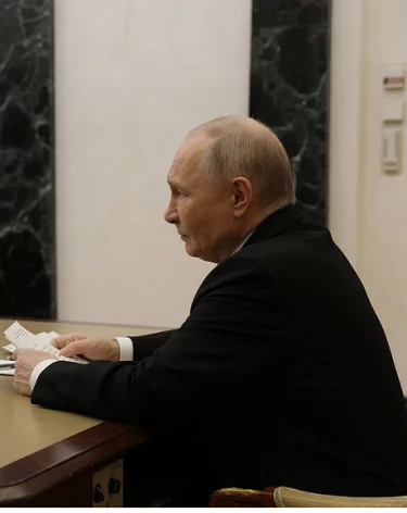 Путин попросил правозащитника направить в Кремль списки для помилования