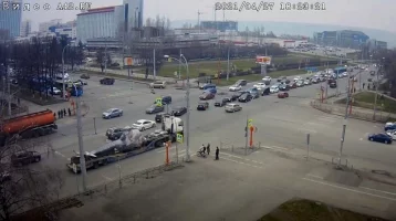 Фото: В Кемерове у крупного ТЦ заметили вертолёт 1