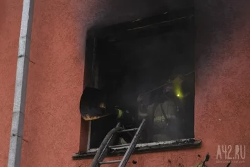 Фото: В Кемерове загорелась квартира в центре города 3