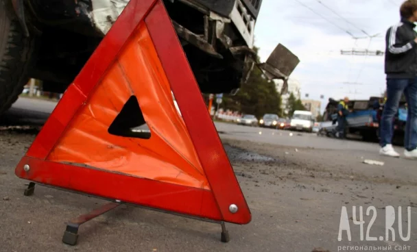 На Кузбасском мосту в Кемерове произошло ДТП с автобусом