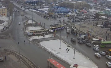 Фото: В Кемерове из-за ДТП с трамваем образовалась большая пробка 1