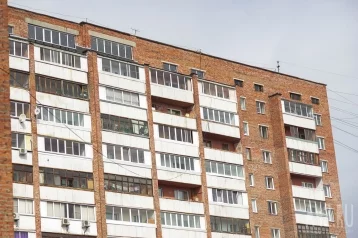 Фото: Соцсети: в квартире кемеровской многоэтажки обвалился балкон 1