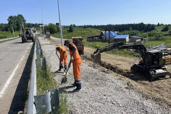 В кузбасской Барановке строят два километра тротуаров и пешеходный мост