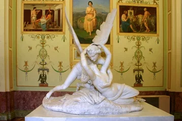 Фото: Эрмитаж прокомментировал жалобу на обнажённые скульптуры в экспозиции музея 1
