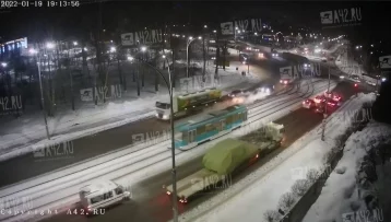 Фото: «Танки в городе»: военная техника на нескольких улицах Кемерова попала на видео 1