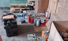 Двое кузбассовцев продавали фальшивые моторные масла под видом мировых брендов 