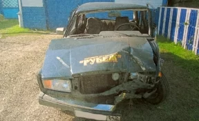 Въехал в дрова: в Кузбассе ученик охранника ЧОПа сел за руль без прав и разбил служебную машину