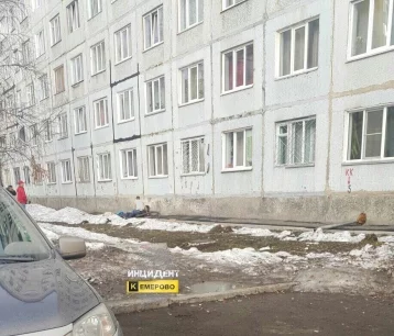 Фото: Кемеровчанин упал с восьмого этажа общежития на Ленина 1