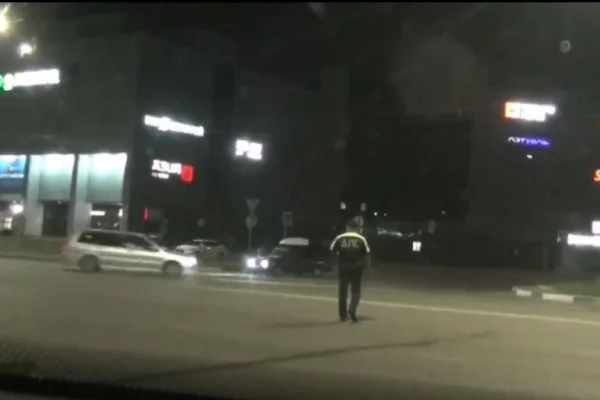 В Новокузнецке 18-летняя девушка угнала автомобиль уснувшего приятеля