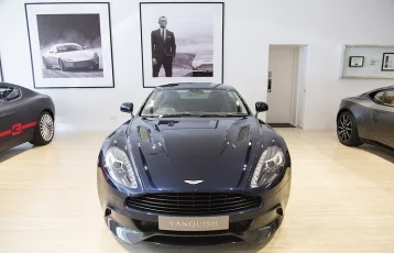 Фото: Исполнитель роли Джеймса Бонда выставил на аукцион личный автомобиль Aston Martin 1