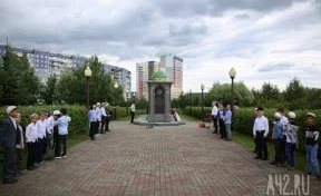 Новую памятную стелу установили на проспекте Ленина в Кемерове