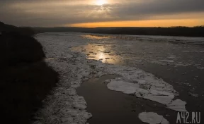  Школьник с самокатом провалился под лёд в Сибири 