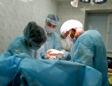 Фото: В Кузбассе 6-летней девочке удалили опухоль в почке размером 17 на 10 сантиметров 1