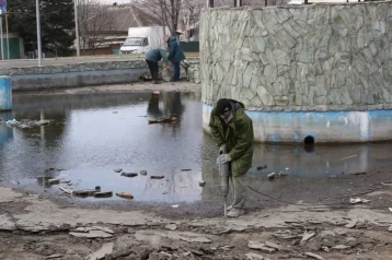 Фото: Дмитрий Анисимов: в Кемерове начался ремонт фонтана в Кедровке, работы закончат до лета 1