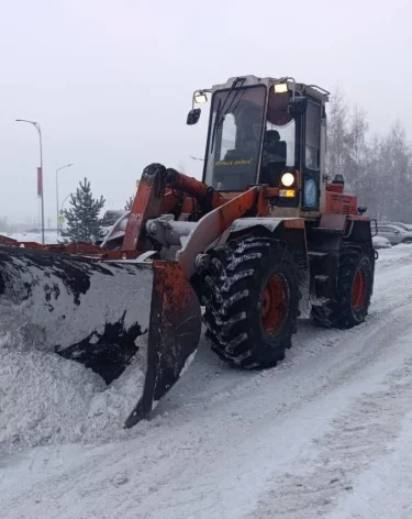 По просьбе кемеровчан на Притомском проспекте расчистили дорогу-дублёр