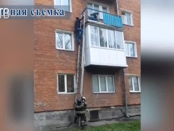 Фото: Застали врасплох: оперативники взяли штурмом квартиру налётчика в Кузбассе 1