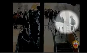 В московском метро мужчина из-за замечания напал с молотком на пассажира