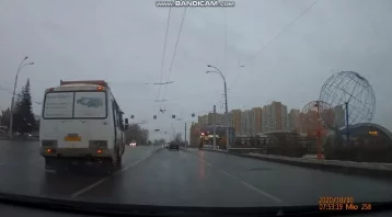 Фото: Кемеровчанин снял на видео нарушение ПДД водителем маршрутки 1