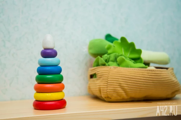 В Якутии в детском саду ребёнок выпал из окна в сугроб