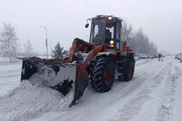 По просьбе кемеровчан на Притомском проспекте расчистили дорогу-дублёр