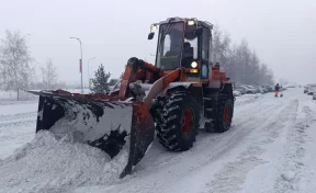 По просьбе кемеровчан на Притомском проспекте расчистили дорогу-дублёр