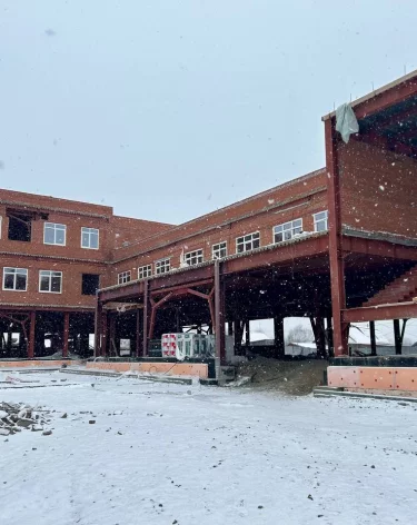 Власти пригрозили подрядчику жёсткими мерами за срыв ремонта школы в Кузбассе