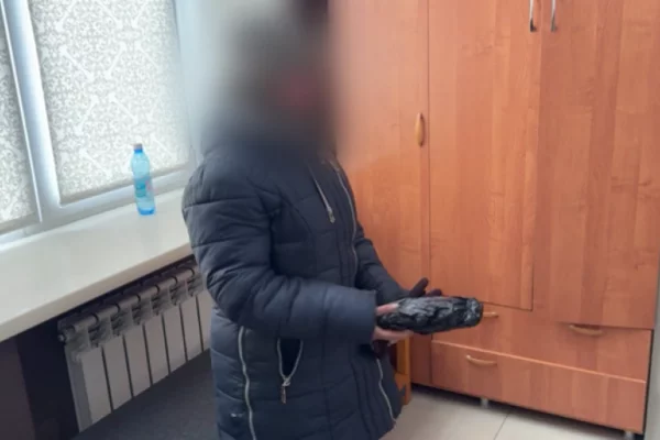 В Кузбассе задержали 55-летнюю женщину с наркотиком