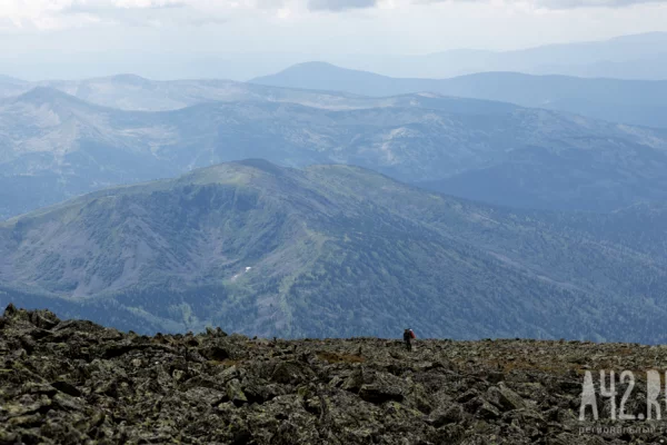 Спасатели добрались до третьего пострадавшего восходителя на вулкан на Камчатке