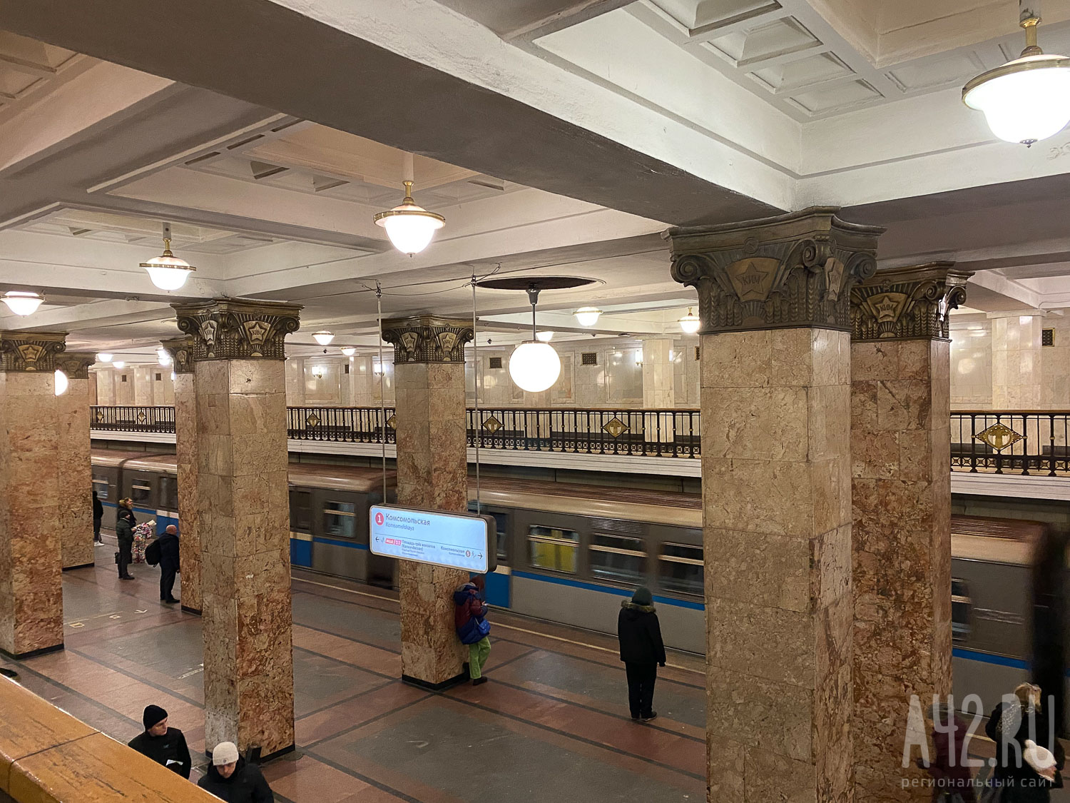 Пассажир метро в Москве толкнул подростка под поезд 