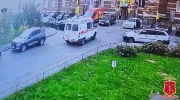 Фото: В Санкт-Петербурге мужчина угнал автомобиль скорой помощи 1