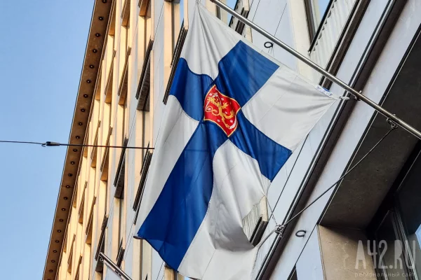 Забор на границе Финляндии с Россией стал новой достопримечательностью для туристов