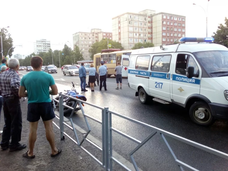 Фото: В Кемерове на проспекте Ленина разбился мотоцикл 2