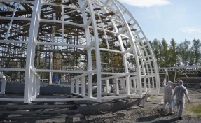 Илья Середюк: в Кемерове приступили к облицовке стелы «Город трудовой доблести» в парке Жукова