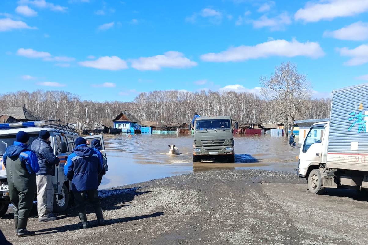 Подтоплены 16 домов, эвакуированы 30 человек: паводковая ситуация ухудшилась в Чебулинском округе
