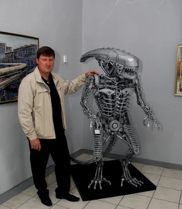 Фото: «Мой Дракоша»: кузбасский горняк создал металлическую копию ксеноморфа из фильма «Чужой» 1