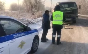 В Кузбассе помогли замёрзшему водителю грузовика