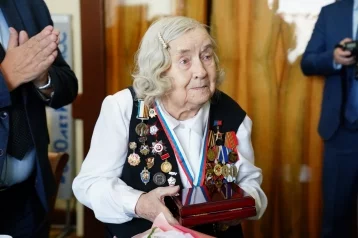 Фото: Губернатор Кузбасса поздравил со 100-летним юбилеем ветерана ВОВ Анну Котенко 1