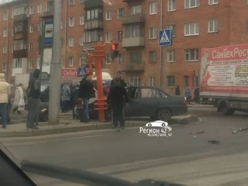 Фото: На Кузнецком проспекте в Кемерове произошло серьёзное ДТП: есть пострадавшие 4