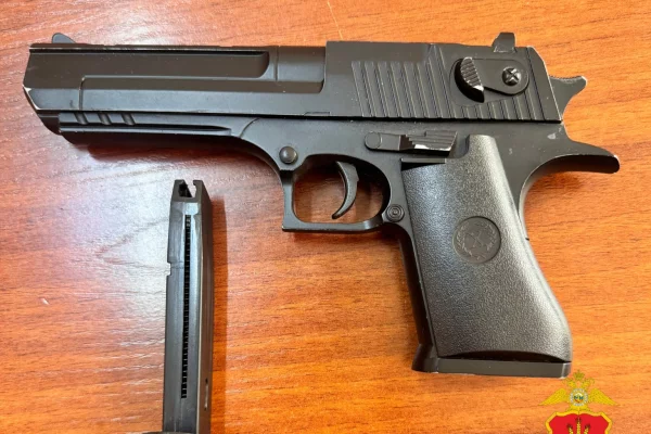 В Кемерове мужчина напал с игрушечным пистолетом на студента из Новосибирска