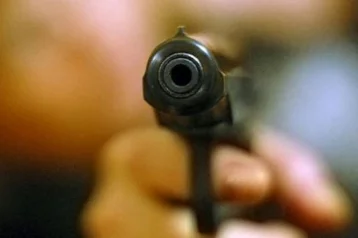 Фото: Дагестанский полицейский на спор выстрелил себе в голову из пистолета 1