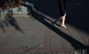Кузбассовец красиво признался в любви с помощью брошенной тротуарной плитки