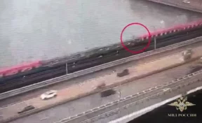 В Москве зацепер прыгнул с крыши поезда метро в Москву-реку